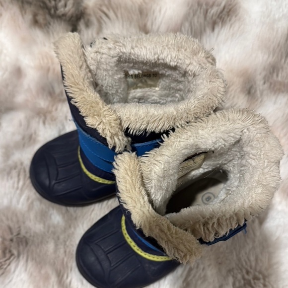 Cat & Jack Kids' Navy and lime green Winter Boots - Picture 2 of 7